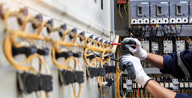 Professional Electrician technician working in Crest Hill, IL